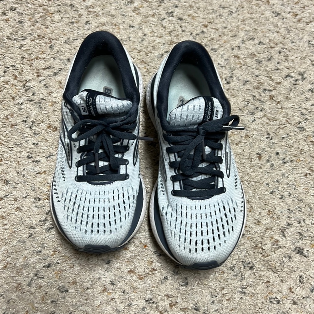 Brooks Glycerin 19 size 6